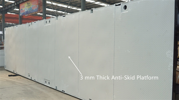 Kales 60-ton fence trailer flatbed platform featuring 3mm anti-slip checkered steel plate.