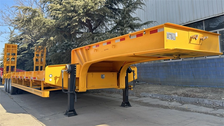 Rear ramps of lowboy trailer