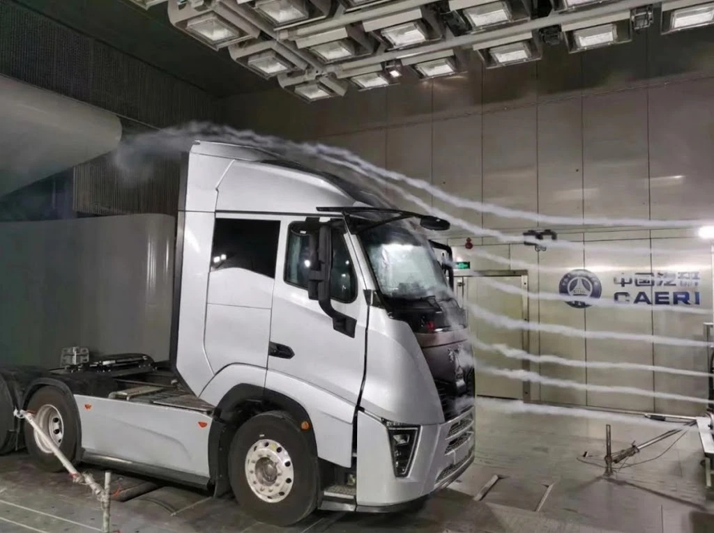 Tractor equipped with cab roof fairings seamlessly integrated with a Kales semi-trailer, reducing aerodynamic drag by up to 30% for improved MPG.