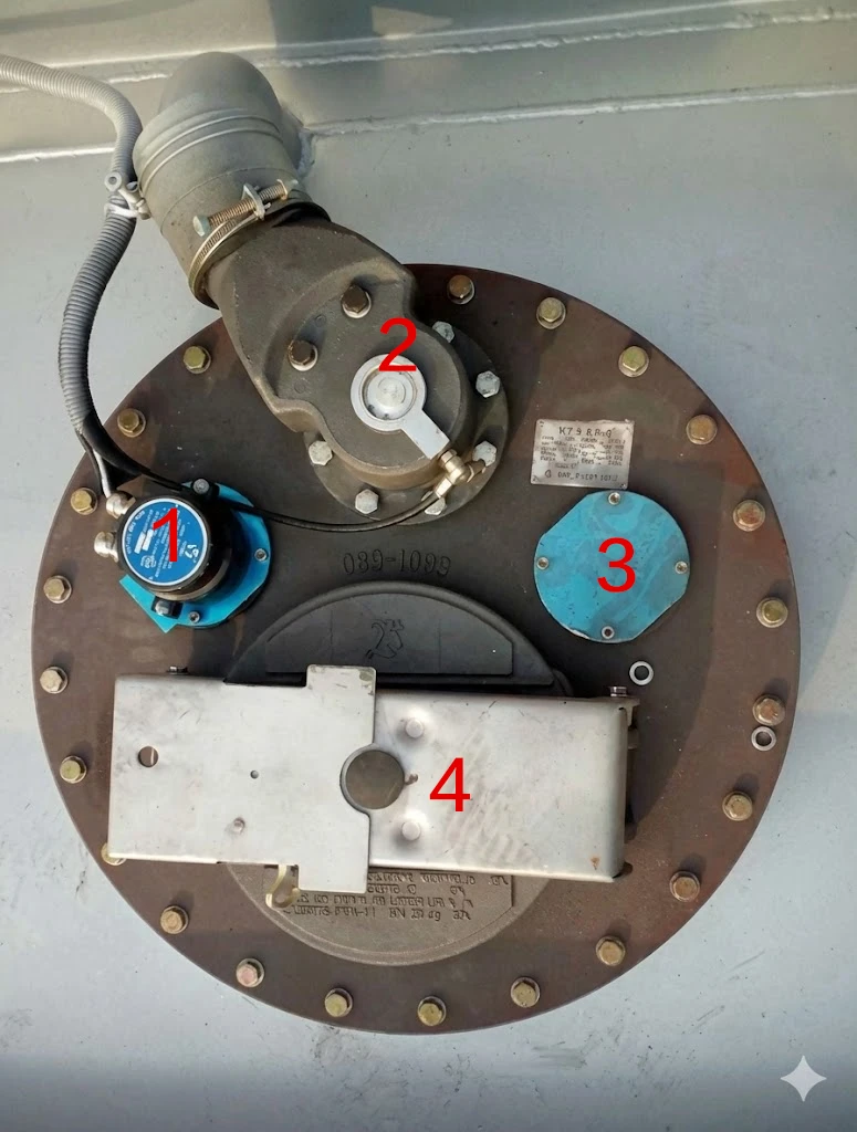 European-style manhole cover with integrated pressure