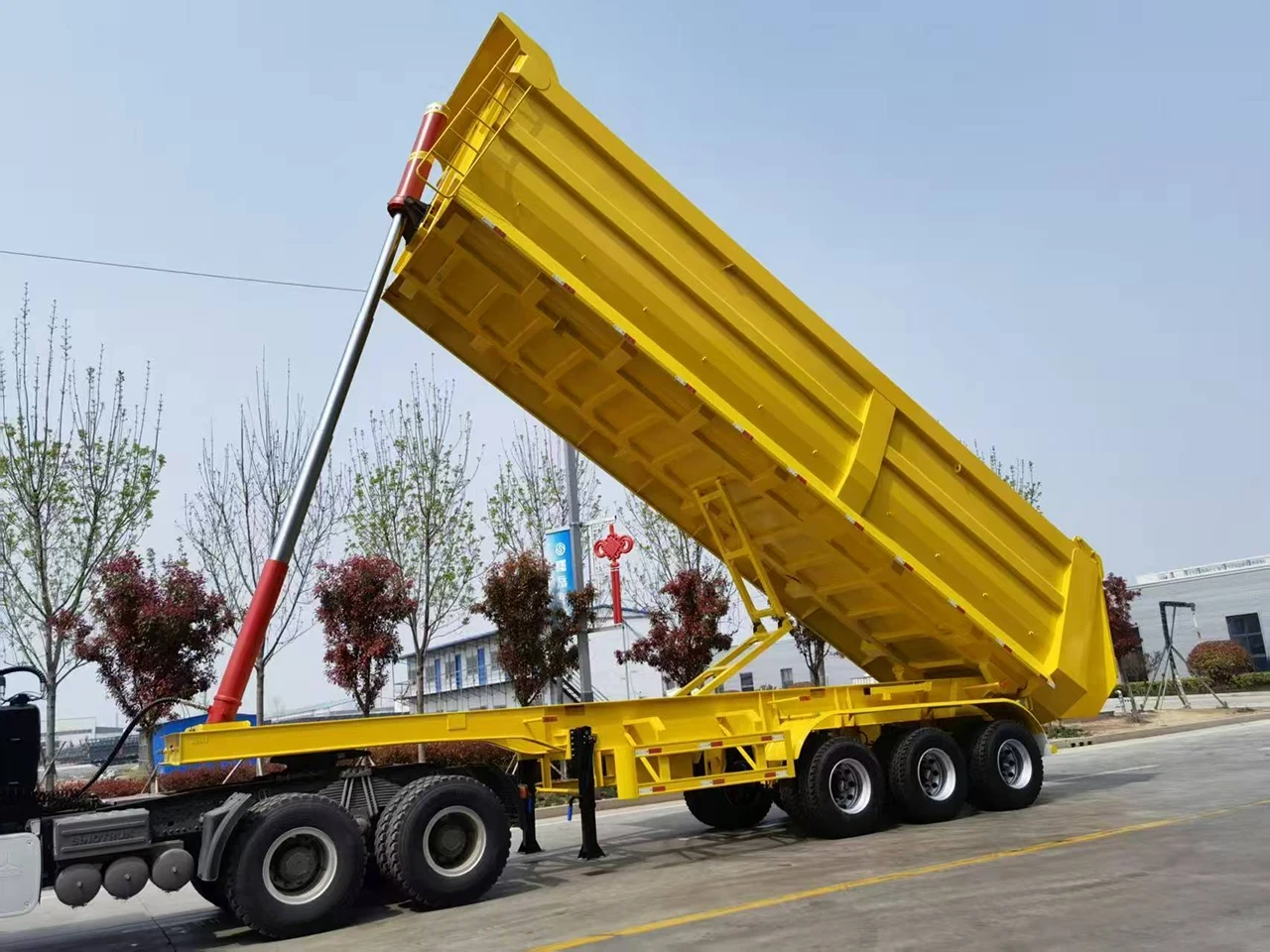 Heavy duty rear tipper semi trailer with hydraulic cylinder extended for mining